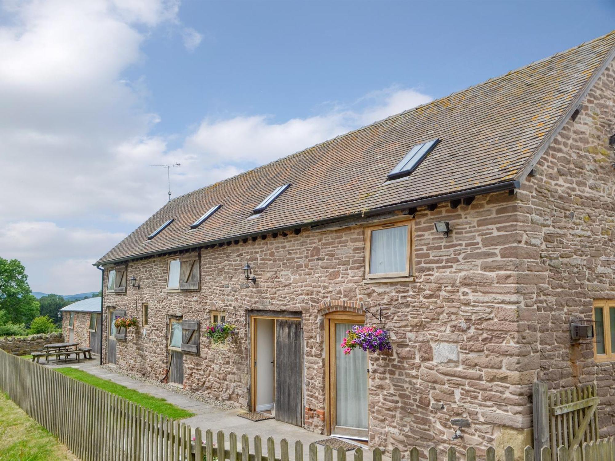 Stoke Court Farm Barn Villa Clee Saint Margaret Exterior photo