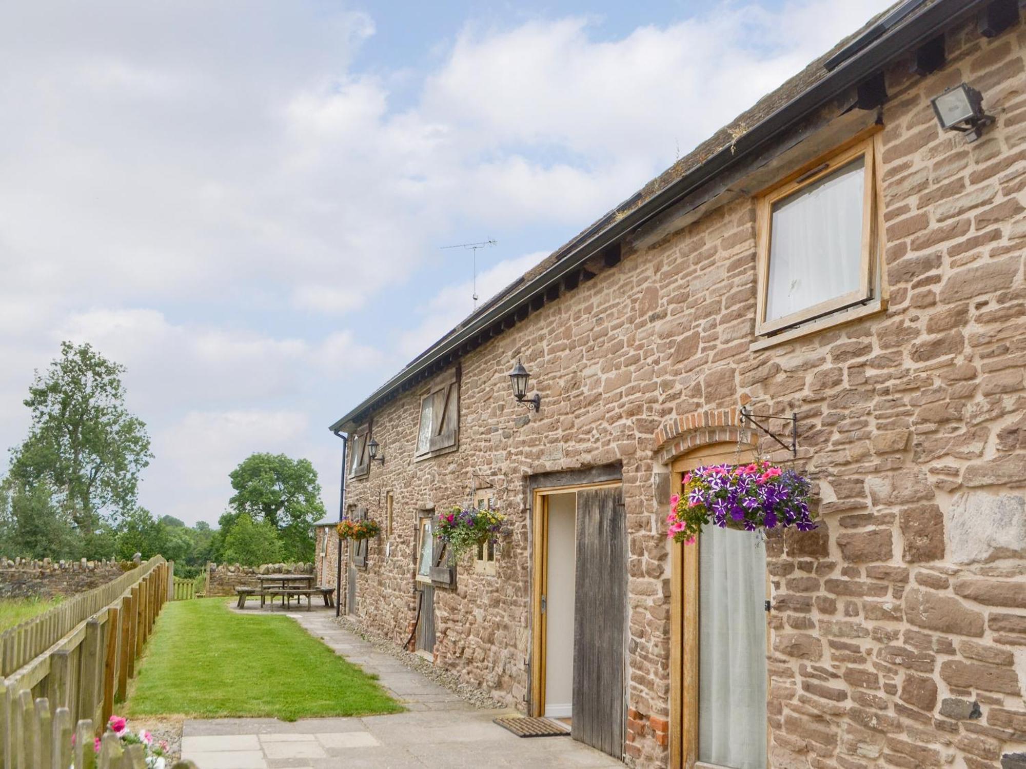 Stoke Court Farm Barn Villa Clee Saint Margaret Exterior photo